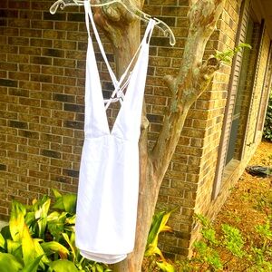 superdown White Deep V Strappy mini dress🌺🐇🍒